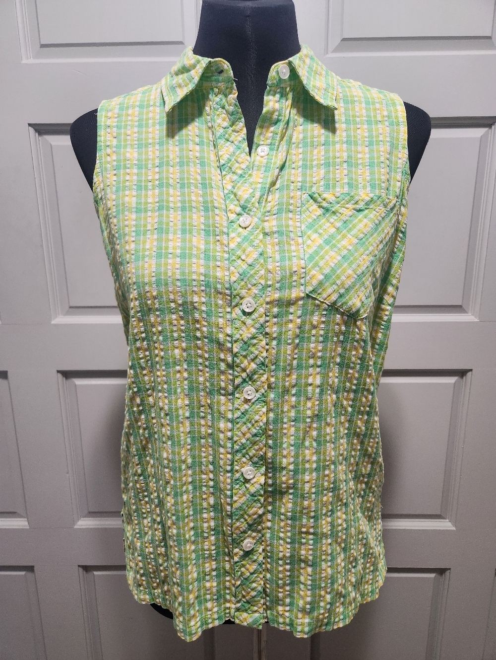Basic Editions Women's Medium Green, White, Yellow Sleeveless Plaid Button Down